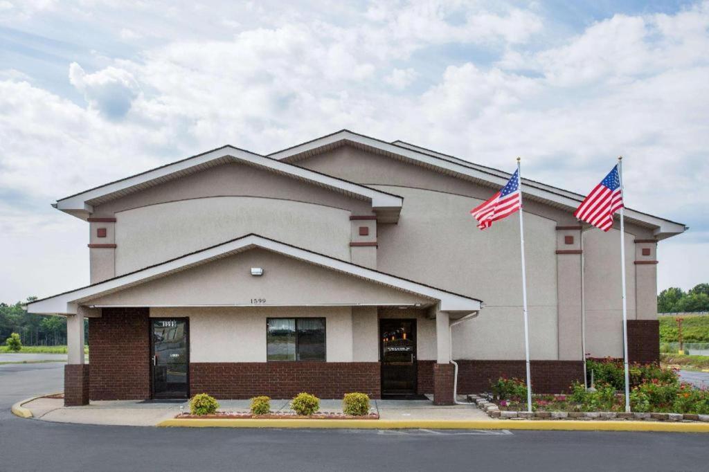 Super 8 By Wyndham Franklin Hotel Exterior photo