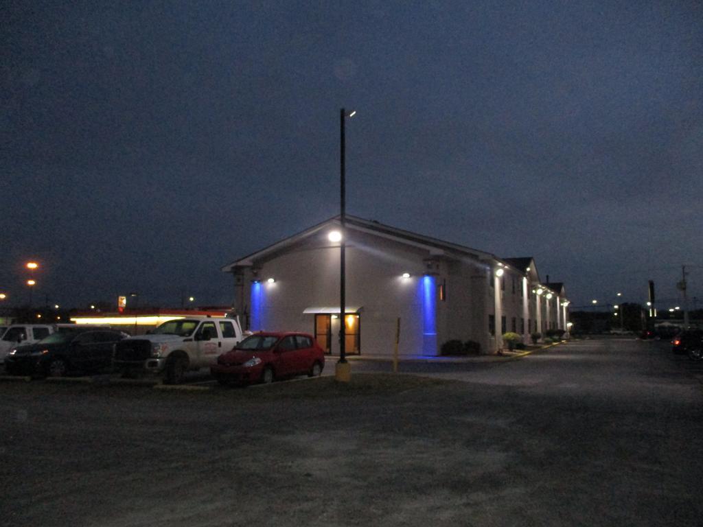 Super 8 By Wyndham Franklin Hotel Exterior photo