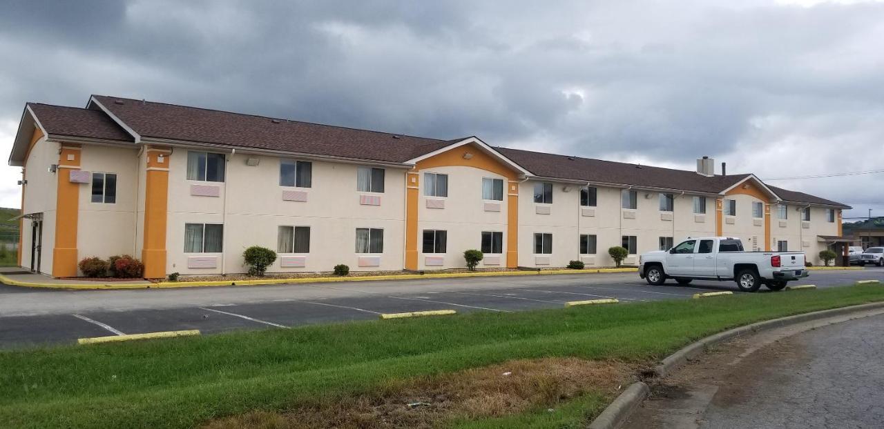 Super 8 By Wyndham Franklin Hotel Exterior photo
